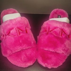 NIB DKNY 'Palz' Pink Faux Fur Slipper Slide Women's Size 9.5